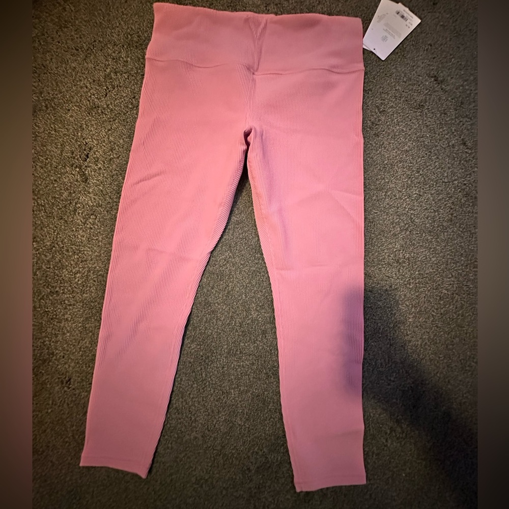 Athleta BRAND NEW women’s light pink 28’in tights